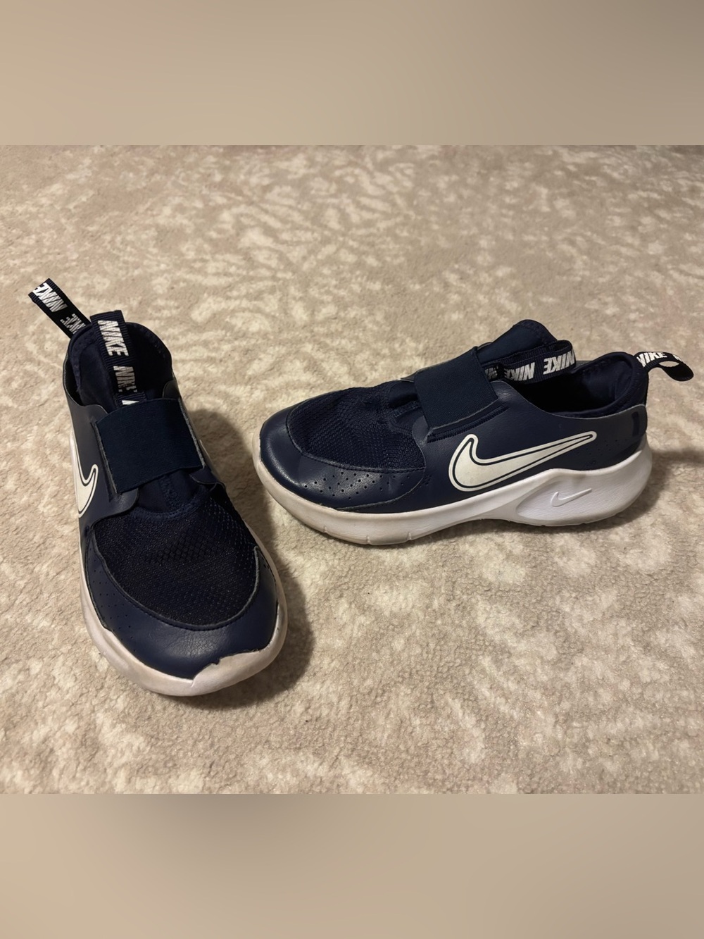 Nike Kids' Navy Blue and White Slip-On Athletic Boy Shoes in Boys Size 3 - Picture 1 of 8